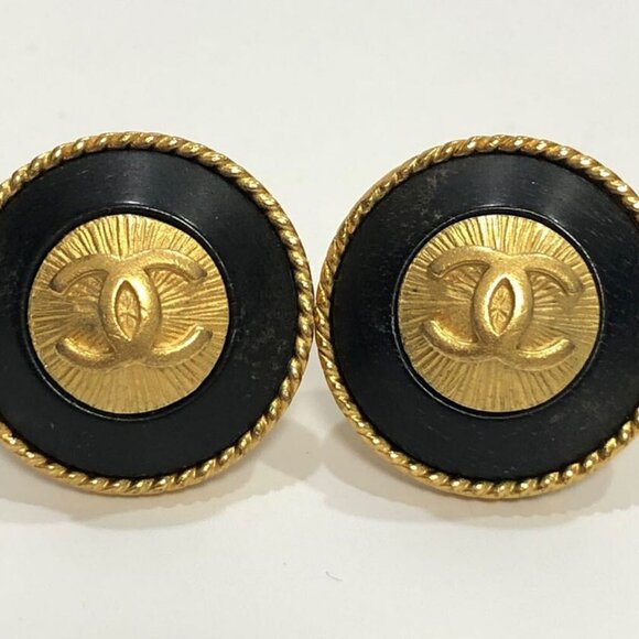 CHANEL CC Logos Black Round Clip-On Earrings Gold Tone 93A Auth D-d116 - Picture 1 of 7